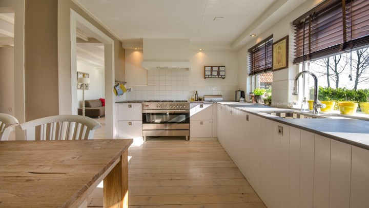 Een nieuwe keuken kopen zonder de nieuwprijs betalen: zo werkt een toonzaal